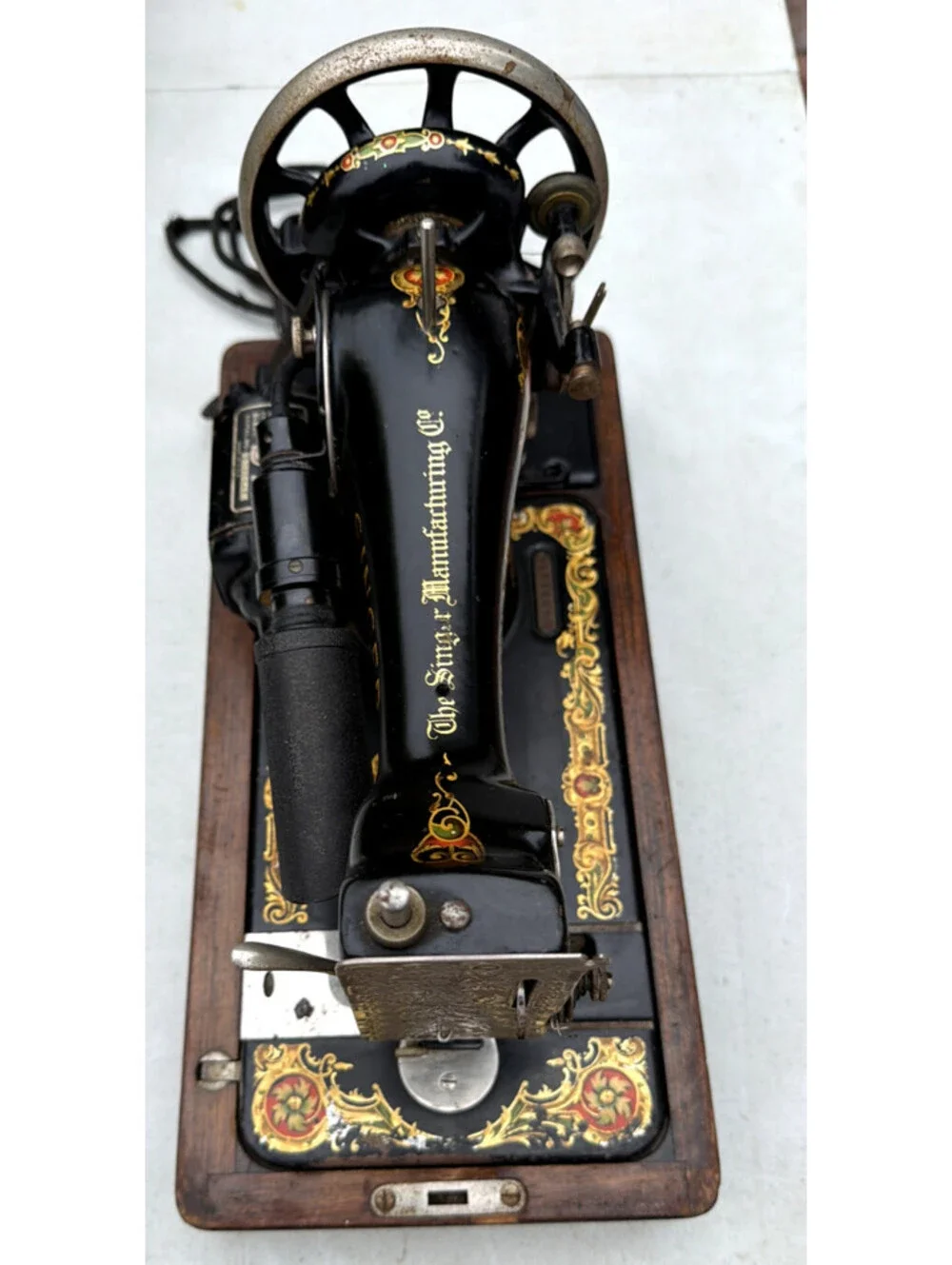 1922 Singer Model 128 La Vencedora Portable Sewing Machine No Power Cord